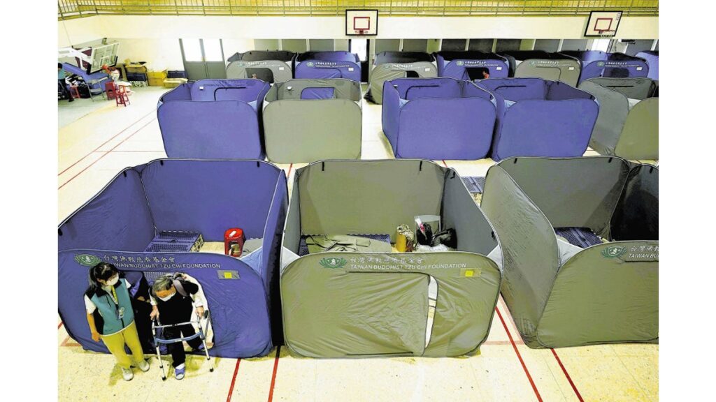 [社会] 台湾の避難所は地震後３時間で開設、パーティションの中でマッサージも受けられる…元々は日本から学んだ災害対応