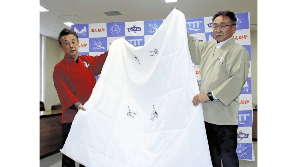 [経済] 心地良い「１１０万円の眠り」をどうぞ…徳川家斉も愛用した桐生織を活用、新たな掛け布団誕生