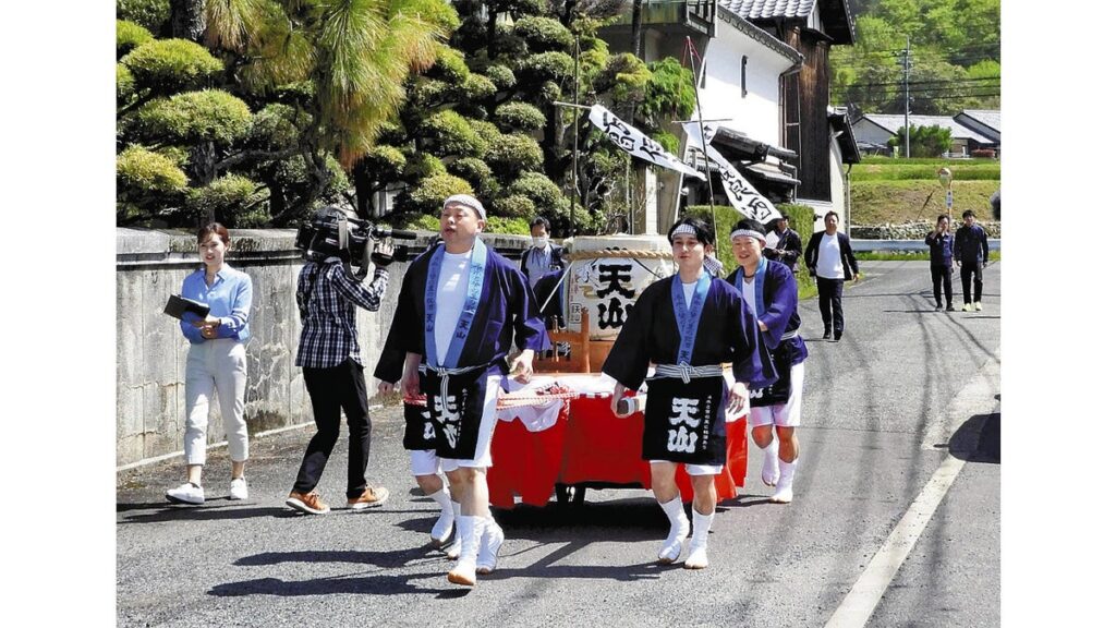 [ニュース] 「甑倒し」地域練り歩き新酒振る舞う…佐賀県・天山酒造、「上品でキレのいい」仕上がり