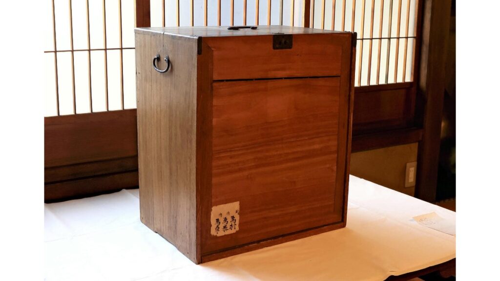 [伝統文化] 定家の直筆書は冷泉家当主が８００年間代々継承、古今伝授箱は「畏れ多く」１３０年開かれず