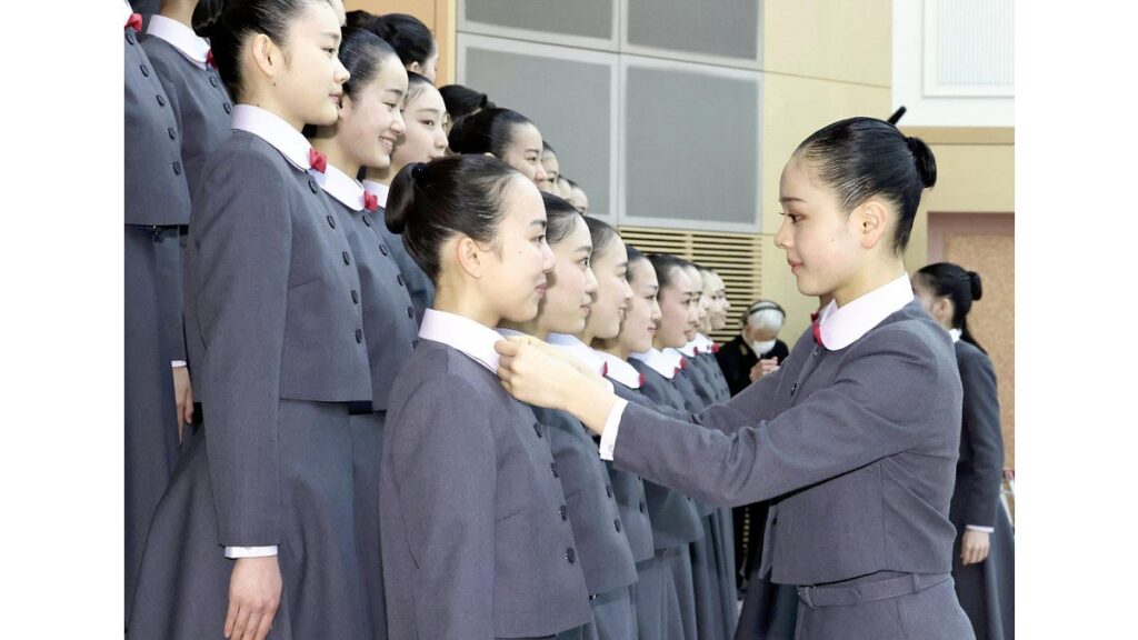 [エンタメ・文化] 宝塚音楽学校で４０人が夢へのスタートライン…校長「思いやり持って人に接して」とあいさつ