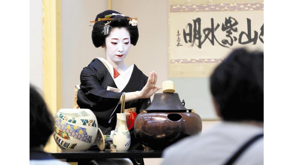 [#kyoto] 芸妓２年目、求められる質…稽古に没頭しやりきった「お点前」
