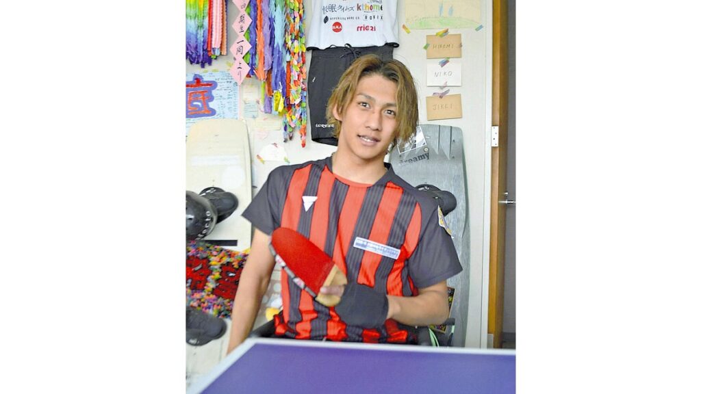 [ニュース] 練習中の事故で車いすに、１２歳でプロになった元ウェークボード選手が卓球に挑戦…病室で誓った「金メダル」