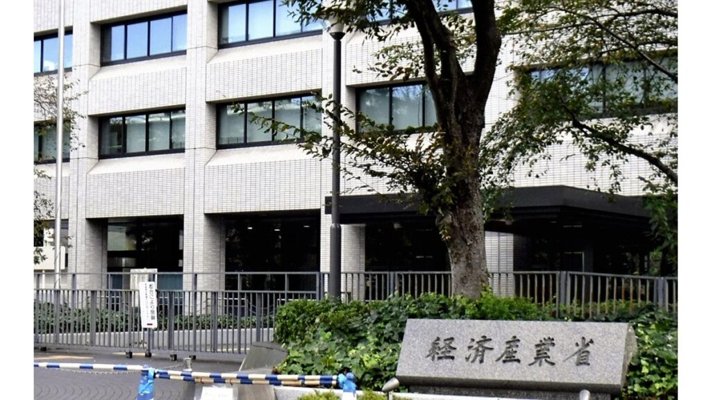 [経済] ＥＶの充電設備、昨年度３割増の４万口超…政府の目標引き上げと補助金増で急拡大
