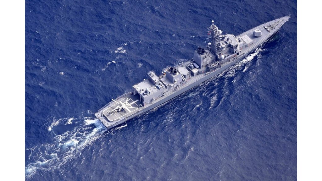 [社会] 海自ヘリ事故上空ルポ、機体も島影も白波も見えない大海原…艦上に双眼鏡で周囲見回す隊員