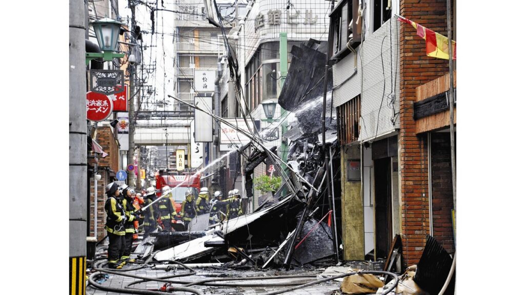 [ニュース] 「配管から煙出ている」原因探していると「ボン」と爆発音…北九州市火災、８店舗程度焼損