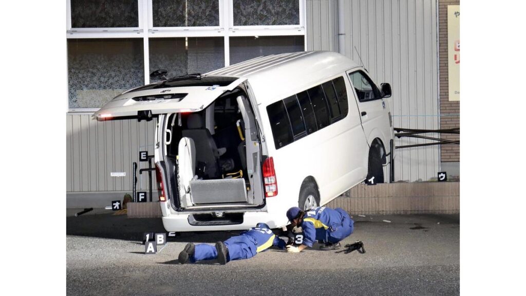 [社会] 介護施設で車暴走２人死亡、送迎車運転の７５歳に実刑判決…免許証偽造し７歳若く偽る