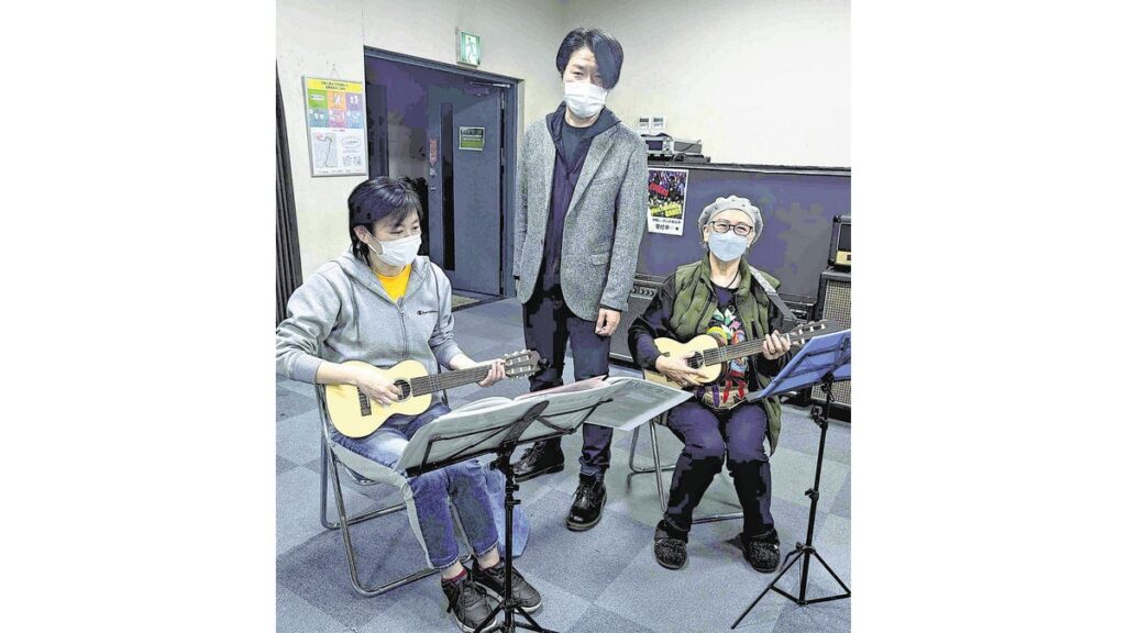 [ニュース] みんなで「よなおしギター」 独特の調律、演奏しやすく 富士でサークル活動
