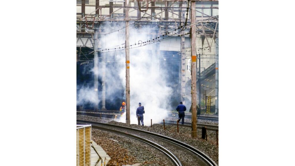 [ニュース] ＪＲ東海道線の線路付近で火…西明石―京都駅間で一時運転見合わせ