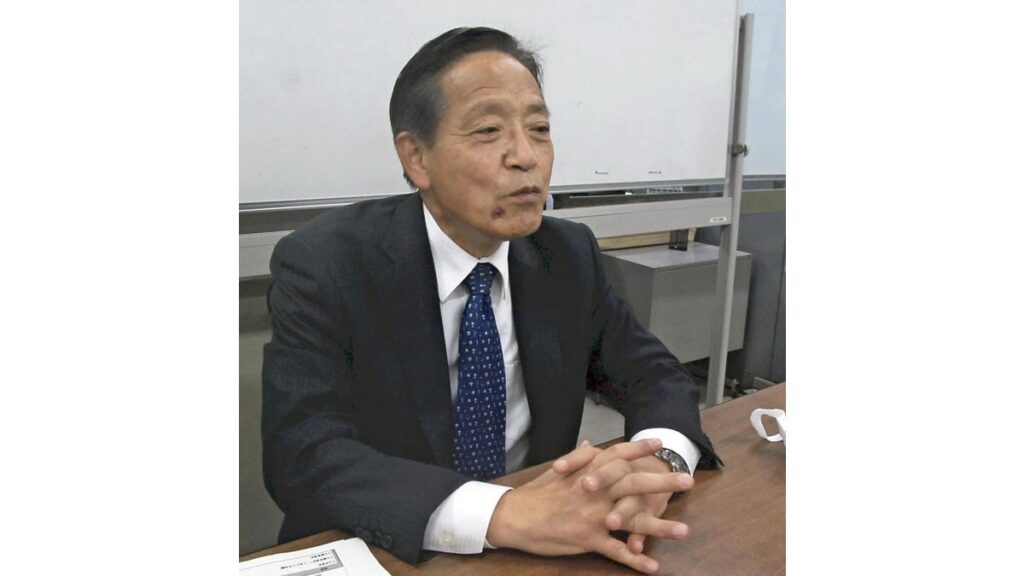 [社会] 墜落ヘリ同型掲載の切手シート贈呈された鹿児島・鹿屋市長「値打ちがあるのでは」…市側が撤回伝える