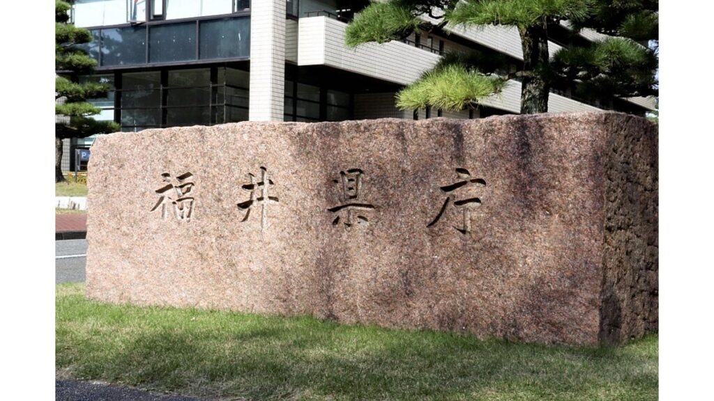 [ニュース] 窃盗容疑で県課長逮捕…被害女性が車で逃げるのを見つけ１１０番