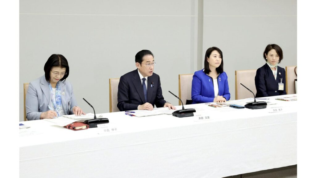 [政治] 男女の賃金格差「欧米並みに縮小目指す」…政府ＰＴが初会合、岸田首相「職場環境の変革を強力に」