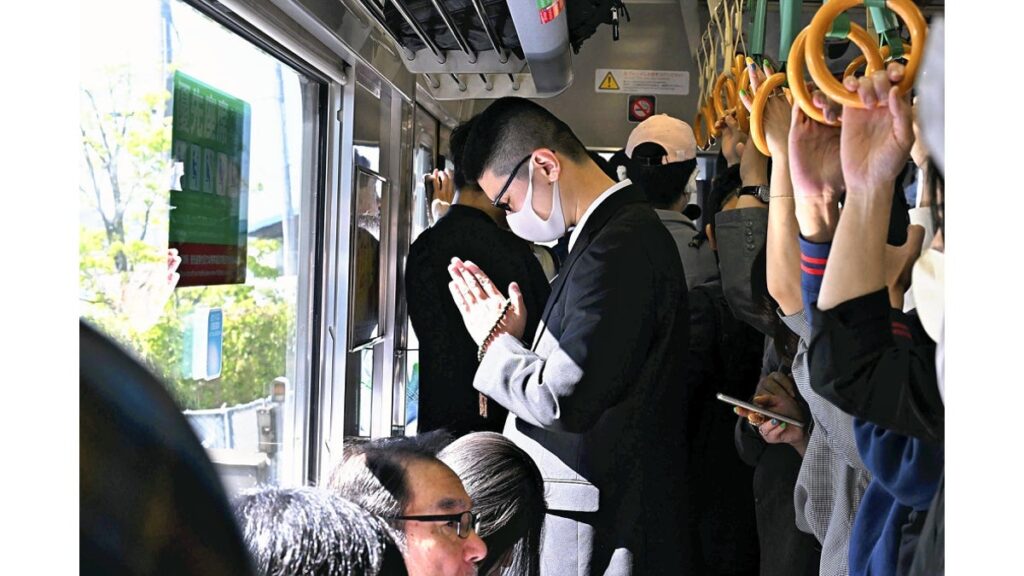 [社会] ＪＲ福知山線脱線事故１９年「年月はない」「何十年たってもつらい」…遺族らが犠牲者悼む