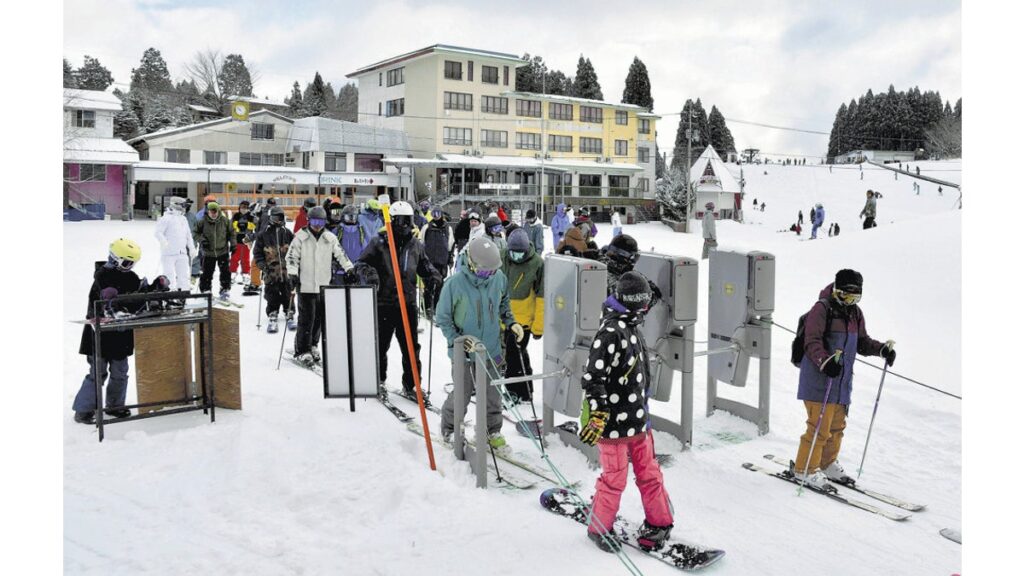 [ニュース] ２０２３年度のスキー場客半減、雪不足に苦しみ営業できず…１月下旬オープンの地域も