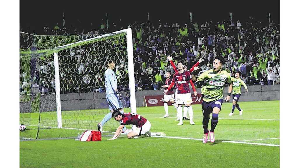 [ニュース] サッカーＪ３・ガイナーレ鳥取、浦和に敗れるも２０１４年以降最多の７６７７人来場…満室のホテルも