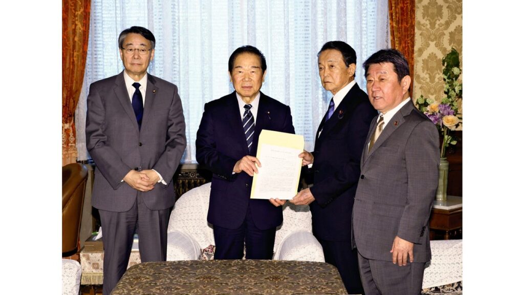 [政治] 「皇族女子が結婚後も身分を保持」「男系男子が養子として皇籍復帰」…皇族確保案、自民が衆参議長に提出