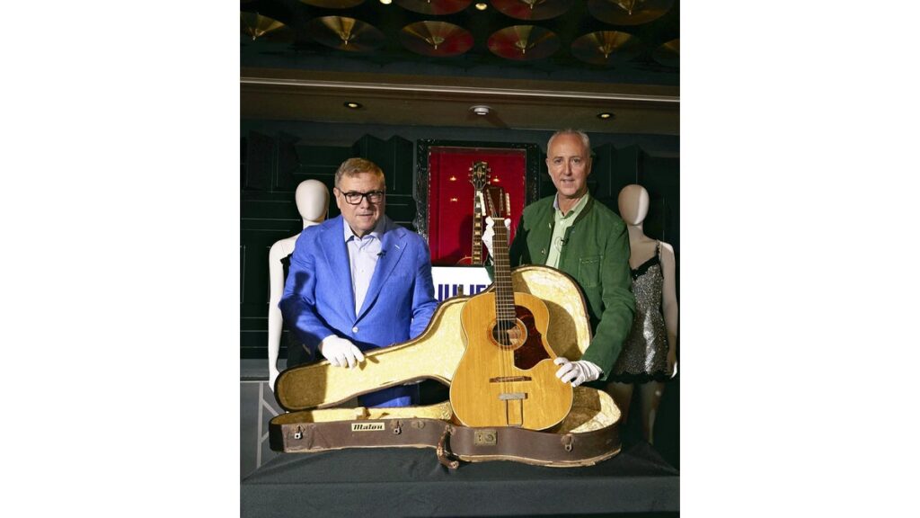 [音楽] ジョン・レノンさんのギター、屋根裏部屋で見つかる…持ち主から長年忘れ去られる