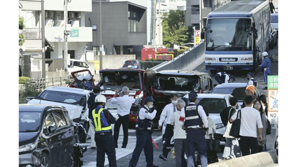 [ニュース] 福岡都市高速の千代ランプ出口近くで高速バスなど１０台絡む衝突事故…７人が救急搬送