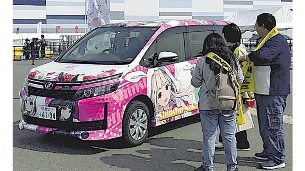 [社会] 中野市の公用車はど派手な「痛車」、ピンクの車体に市公認Ｖチューバ―「信州なかの」の姿