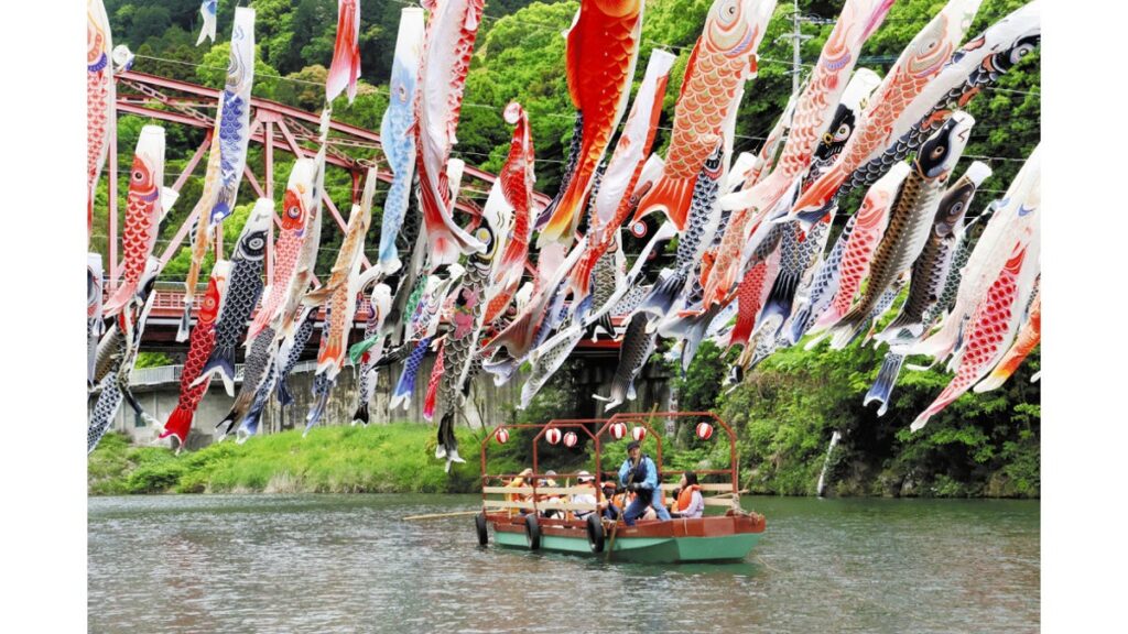 [ニュース] こいのぼり３００匹を見上げ屋形船で川下り…佐賀市の嘉瀬川「川上峡 春まつり」