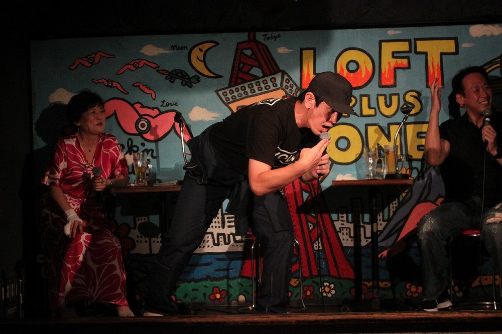 エビ怪獣を熱演する寺井さん