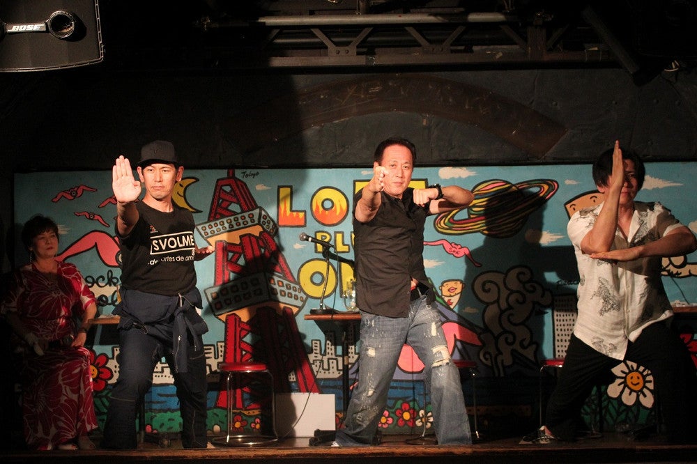 疫病退散の思いを込めての光線技