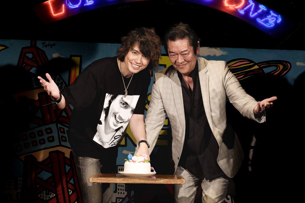 ケーキを前にした二人