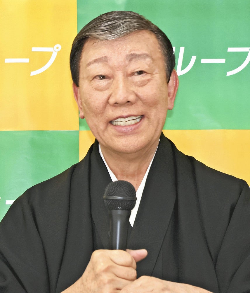 歌手活動の再開を発表する橋幸夫さん（１５日午後２時２１分、東京都文京区で）＝鈴木竜三撮影