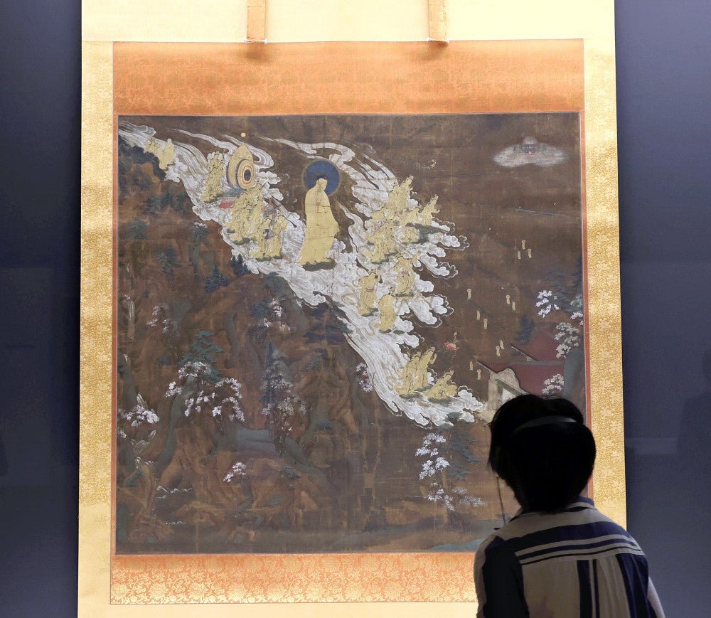 修理後、初公開となる「阿弥陀二十五菩薩来迎図（早来迎）」（１５日、東京国立博物館で）＝青山謙太郎撮影