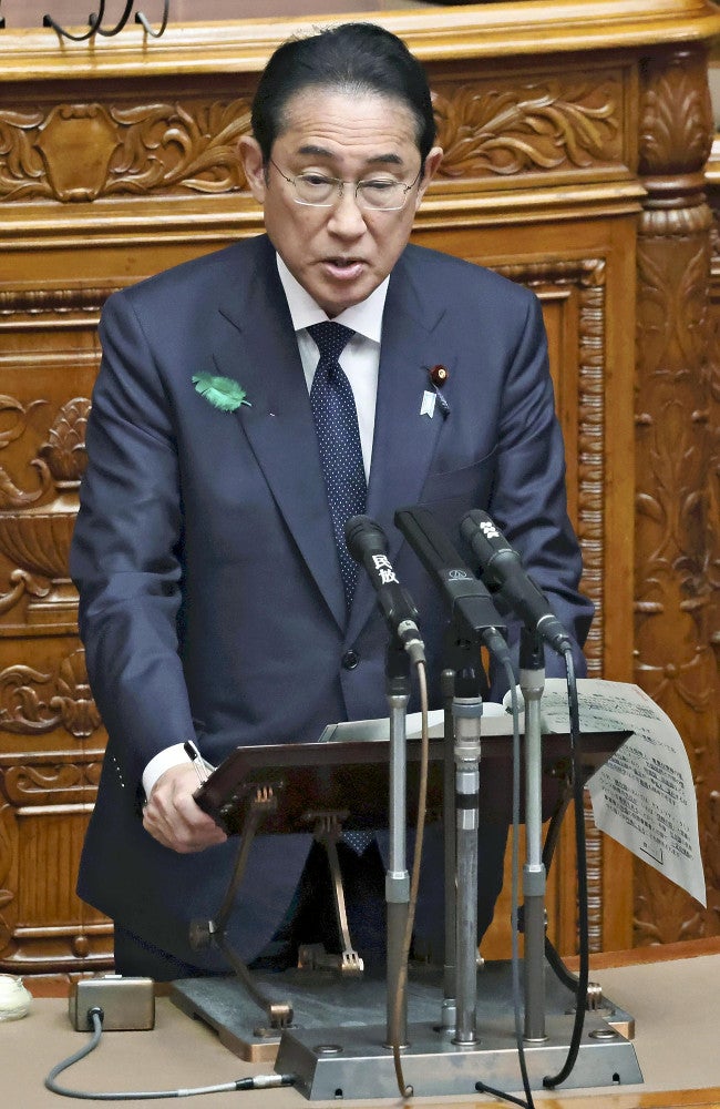 岸田首相（１７日、国会で）＝川口正峰撮影