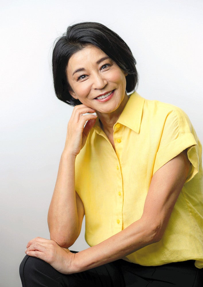 この夏、チェロを学ぶ次男とともに老人ホームを回る予定。「自分のチェロで人を喜ばせることができるかどうか。学べることがあると思う」＝田中秀敏撮影