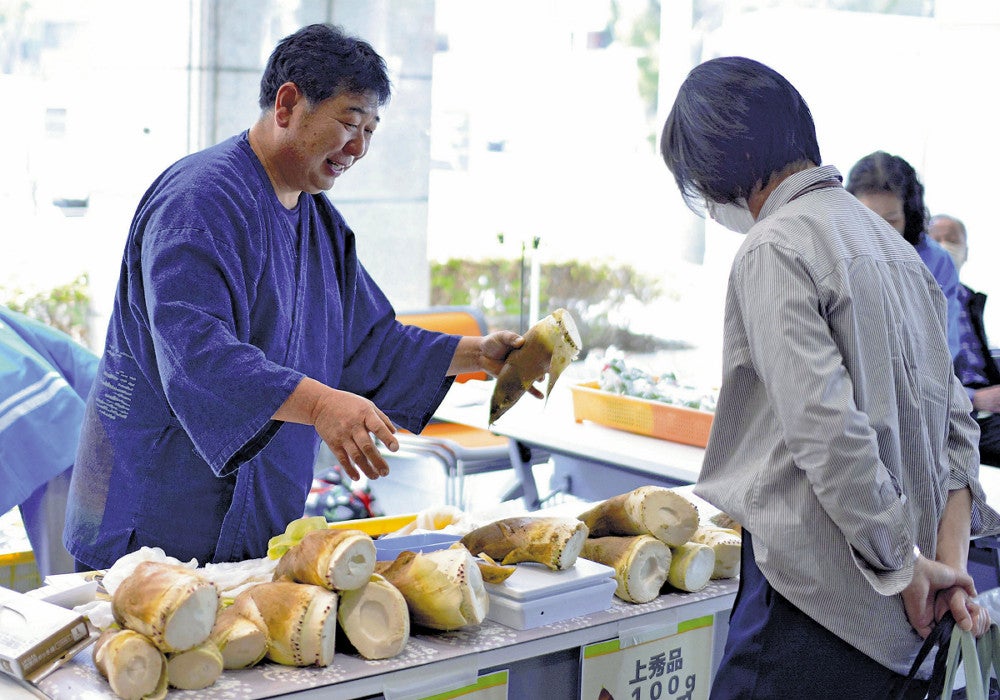 新鮮な「京たけのこ」がずらりと並ぶ（昨年春の開催時）
