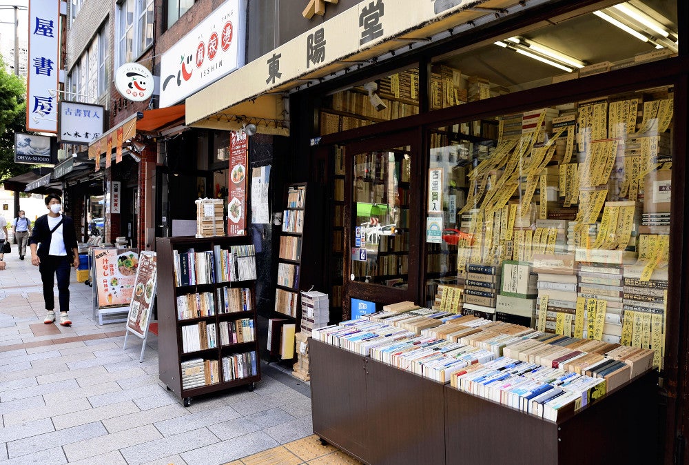 神保町の古書店街（２０２２年９月、東京都千代田区で）