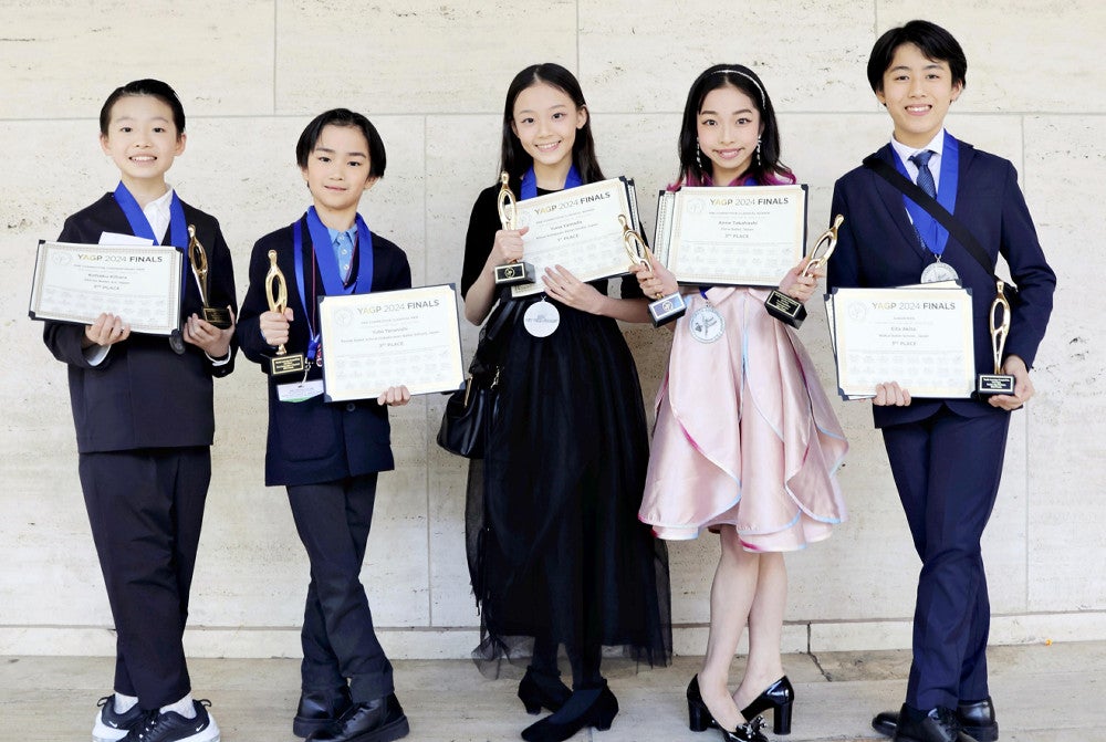 上位入賞した（右から）秋田さん、高橋さん、山田さん、寺西さん、木原さん（２０日、米ニューヨーク・マンハッタンで）＝金子靖志撮影