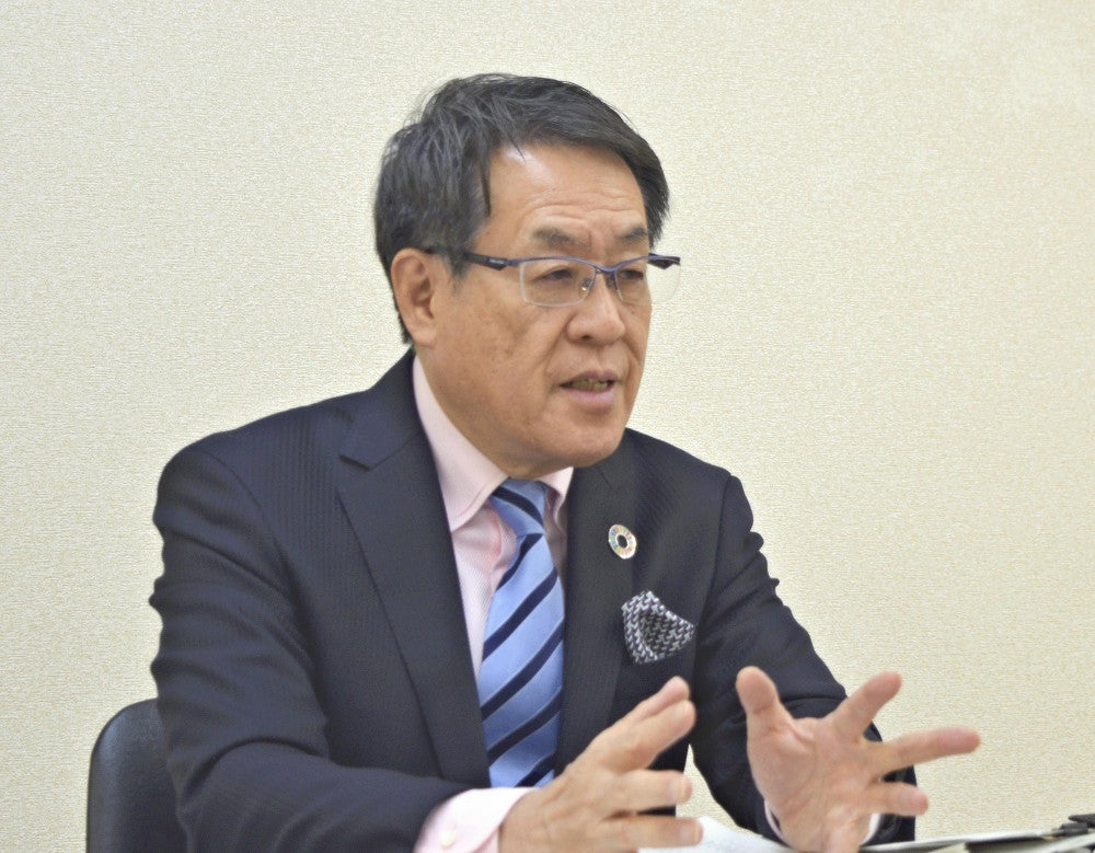 青木英二氏