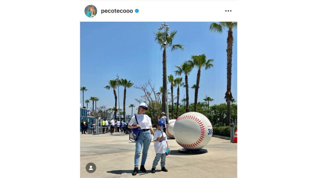 ｐｅｃｏ、息子・リンクくんと「Ｄｏｄｇｅｒｓカラー」のシミラールックコーデで野球観戦！「２人のファッションにきゅんきゅんしちゃう」
