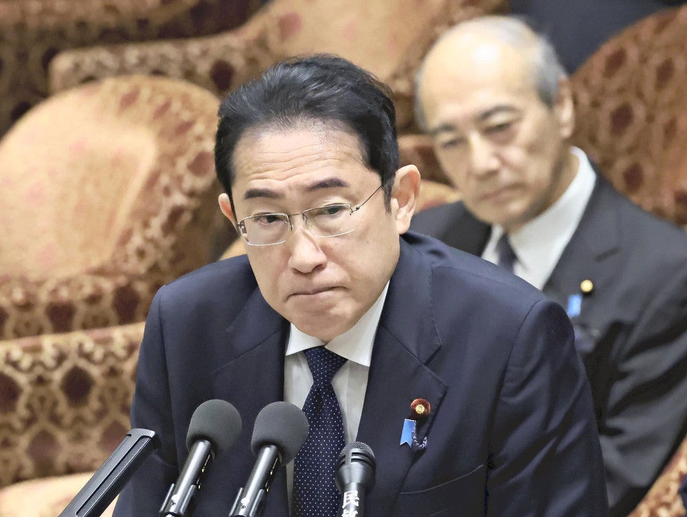 衆院予算委員会で答弁する岸田首相（２２日、国会で）＝川口正峰撮影