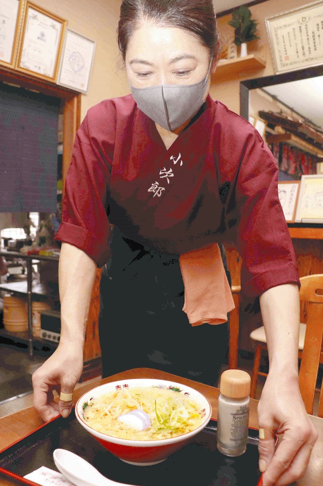 武蔵屋食堂で提供されている素ラーメン（鳥取市で）