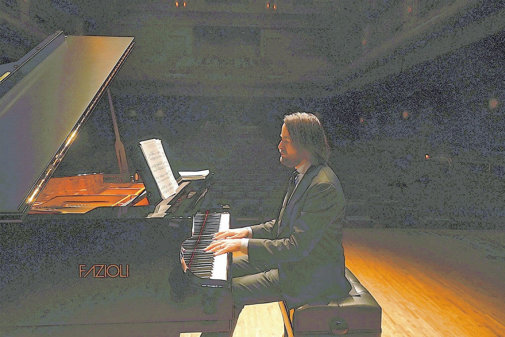 写真・間部百合