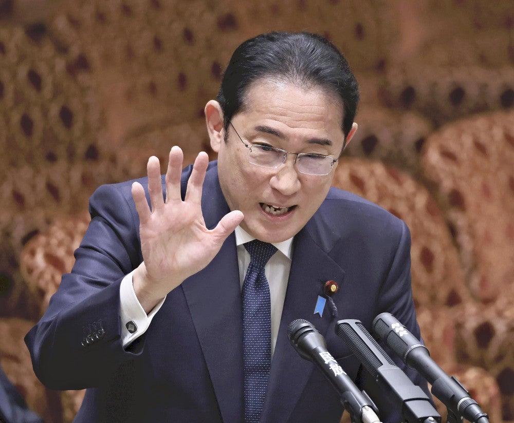 参院予算委員会で答弁する岸田首相（２４日午後、国会で）＝川口正峰撮影