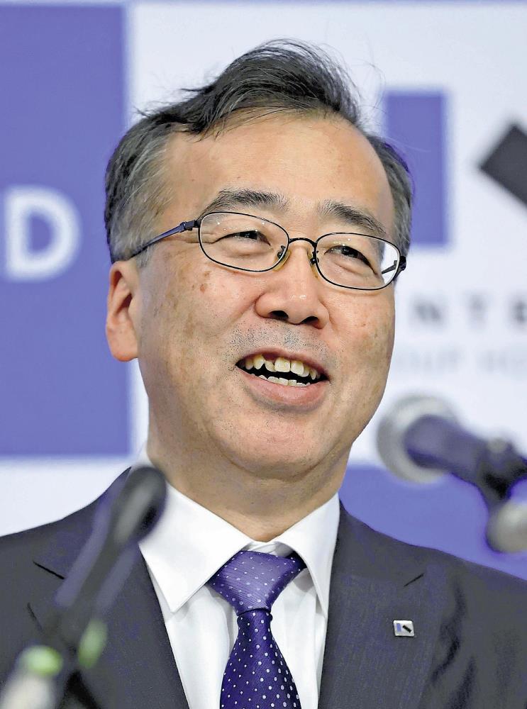 記者会見で意気込みを語る若井敬氏（２５日、大阪市天王寺区で）＝吉野拓也撮影