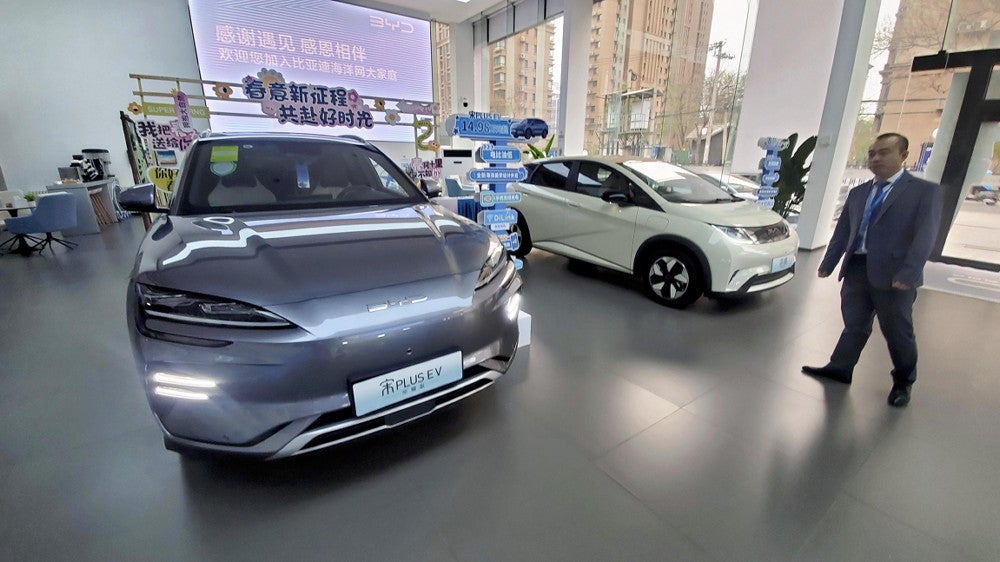 ＥＶが並ぶ中国のメーカー、ＢＹＤの販売店（３日、北京市内で）