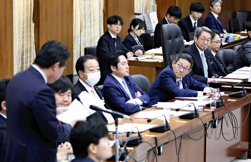 初開催された衆院政治改革特別委員会で意見表明を聞く議員ら（２６日午後１時５４分、国会で）＝川口正峰撮影