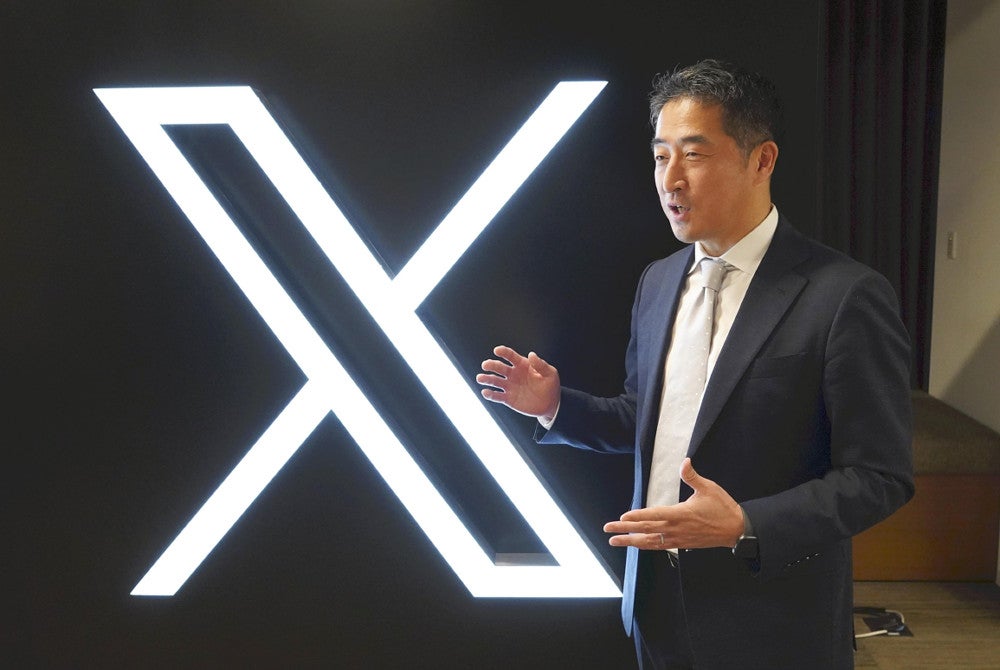 インタビューに応じるＸの松山氏（２５日、東京都内で）