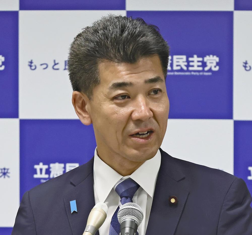 報道陣の質問に答える立民の泉代表（２８日午後８時５２分、東京都千代田区で）＝米山要撮影