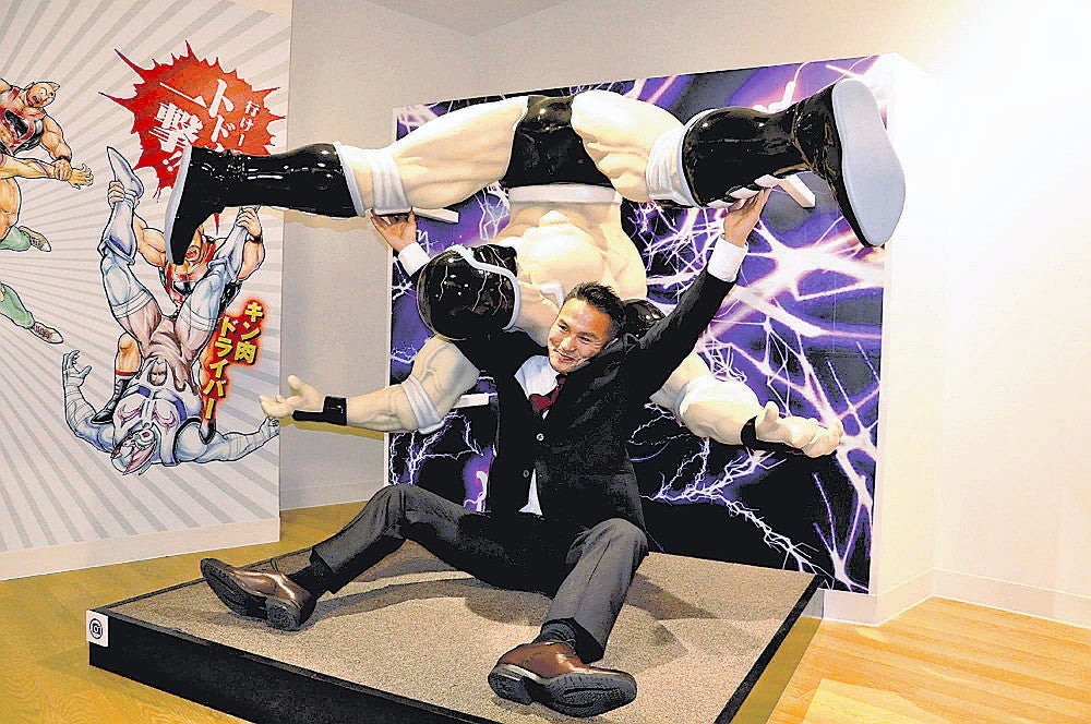 必殺技「キン肉バスター」の写真が撮れるコーナー（２８日、静岡県沼津市で）