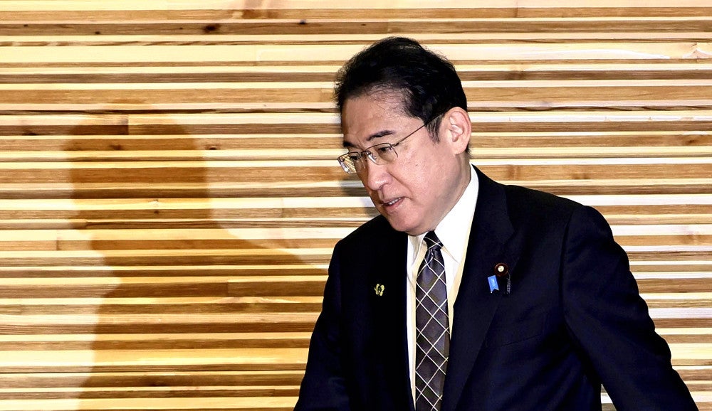 岸田首相（２６日午前８時２５分、首相官邸で）＝川口正峰撮影