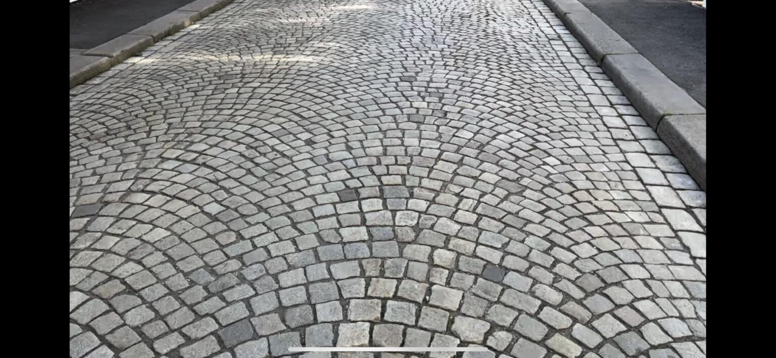 これらの舗装はどのようなスタイルですか?