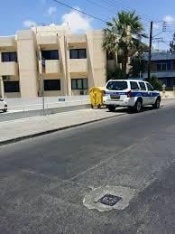 警察も駐車は苦手