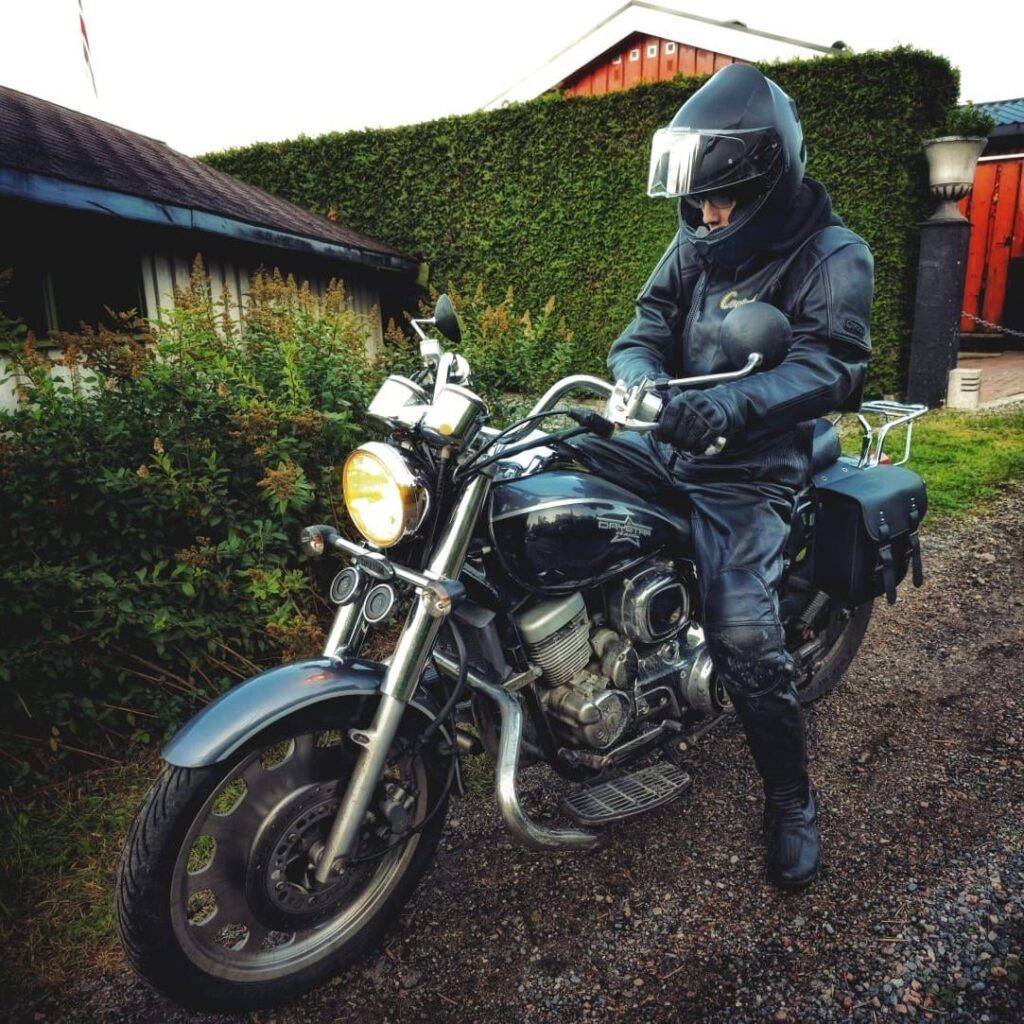 一緒にバイクの練習をしてくれる人はいますか？